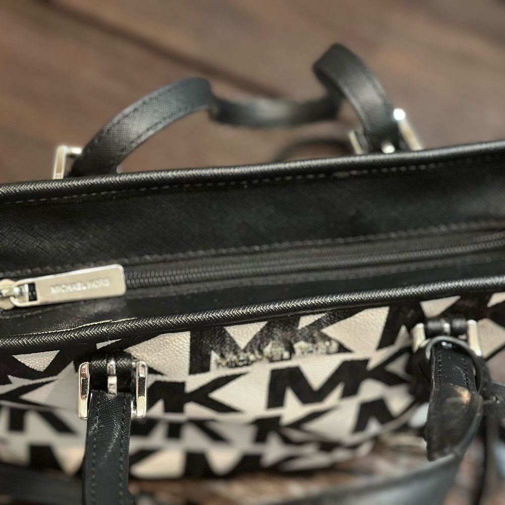 Michael Kors Jet Set Travel XS Carryall Tote Xbody MK Graphic Logo White Black - Picture 6 of 12